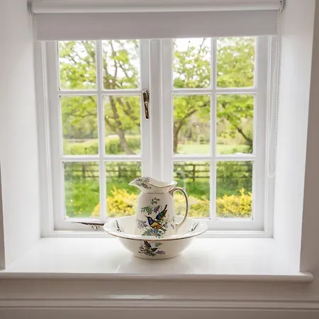Charming Grade Ii Listed With Wood-burning, Salt-water Hot Tub Near Malton Holiday home *