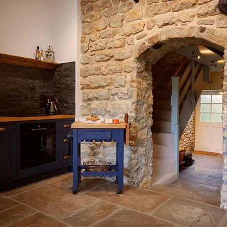 Charming Grade Ii Listed With Wood-burning, Salt-water Hot Tub Near Malton Holiday home *