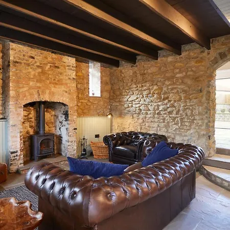 Holiday home Charming Grade Ii Listed With Wood-burning, Salt-water Hot Tub Near Malton