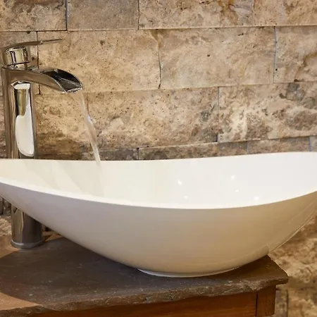 Charming Grade Ii Listed With Wood-burning, Salt-water Hot Tub Near Malton Holiday home *