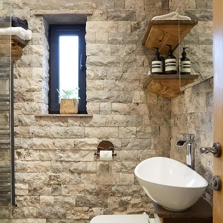 Casa vacanze Charming Grade Ii Listed With Wood-burning, Salt-water Hot Tub Near Malton